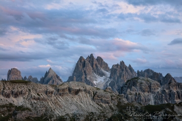 Dolomites,-Italy,-Dobbiaco,-Sorgenti-del-Rienza,-view-from-Rifugio-Auronzo,-landscape,-mountains,-cloud,-sunset