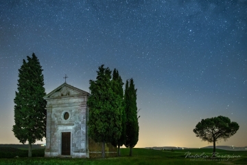 Tuscany,-Italy,-cityscape,-star,-night-time,-Milky-way,-tree,-church